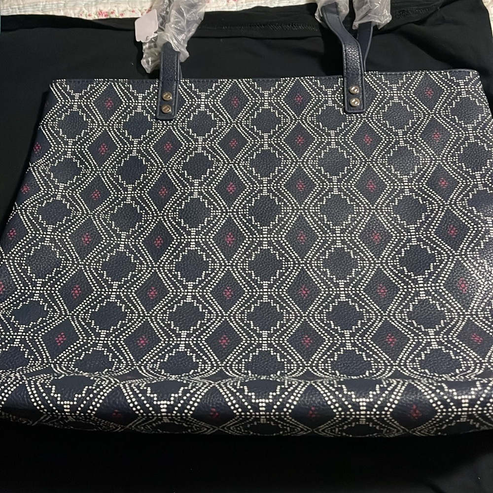 Twenty One large weekender bag.  New and clean